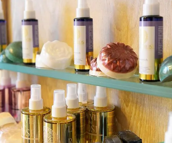 10gr Boutique & Wine Bar فندق