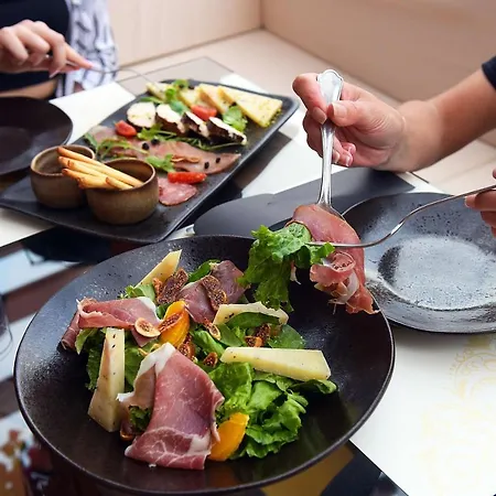 Hotel 10gr Boutique & Wine Bar