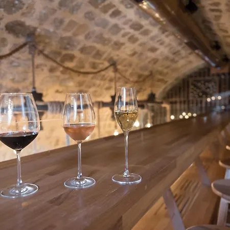 10gr Boutique & Wine Bar